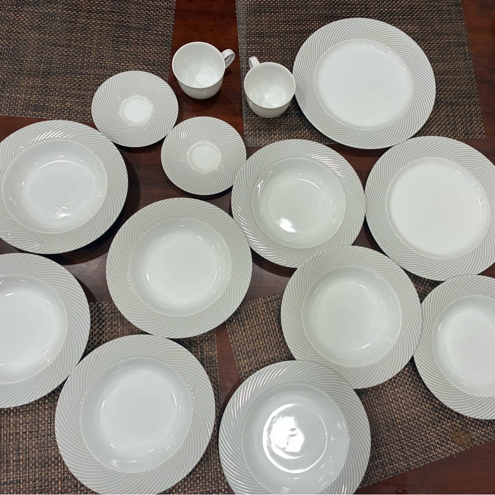 Sasaki 1986 white and grey dining set